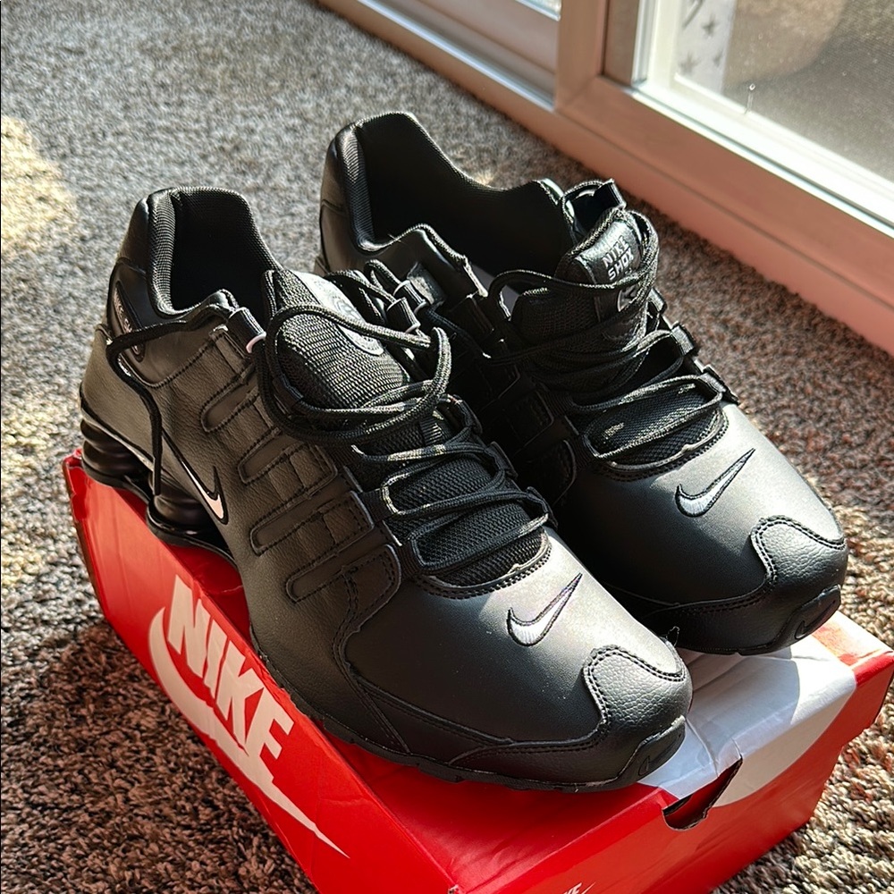 Nike Black Low-Top Athletic Shoes